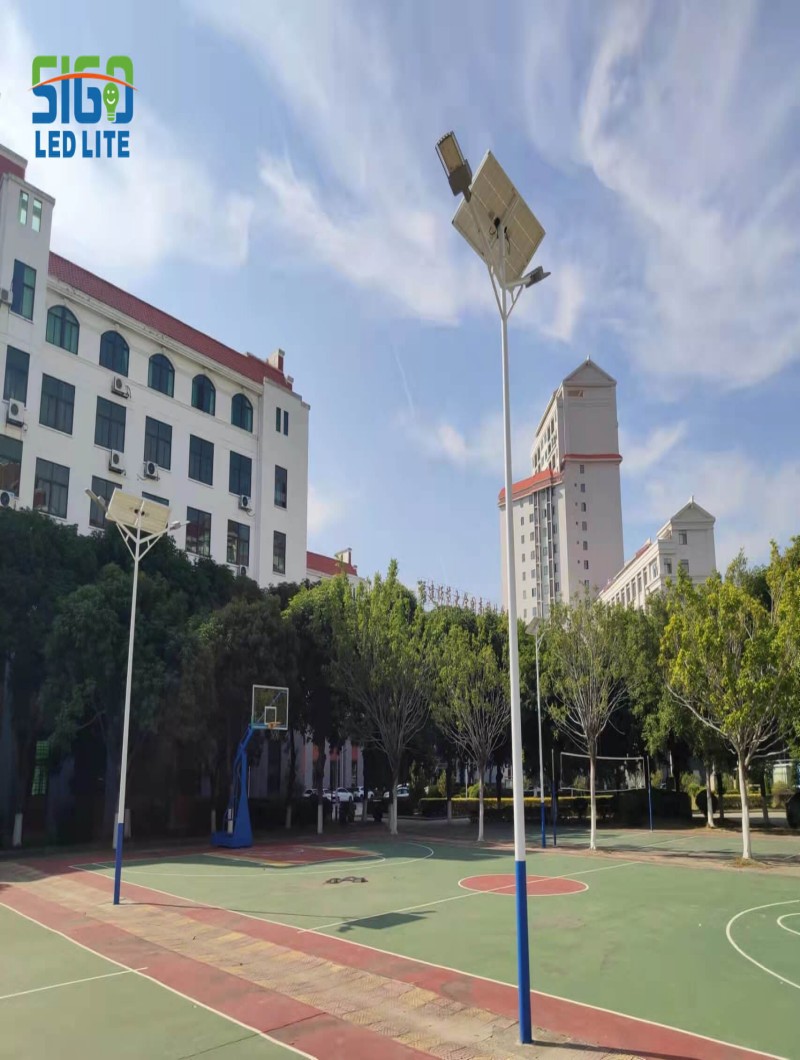مشروع إنارة الشوارع بالطاقة الشمسية لإضاءة ملعب كرة السلة
